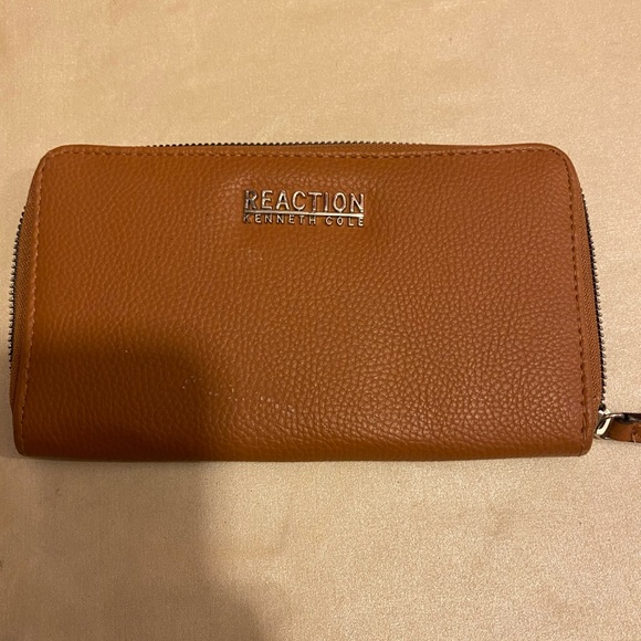 Kenneth Cole Reaction Wallet - Picture 1 of 3